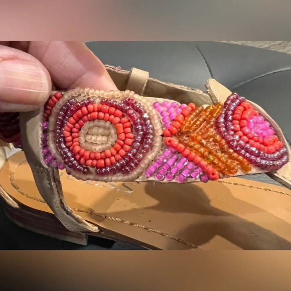 Guess thong strappy sandals with pink and red beading, size 7 1/2 - Picture 2 of 12